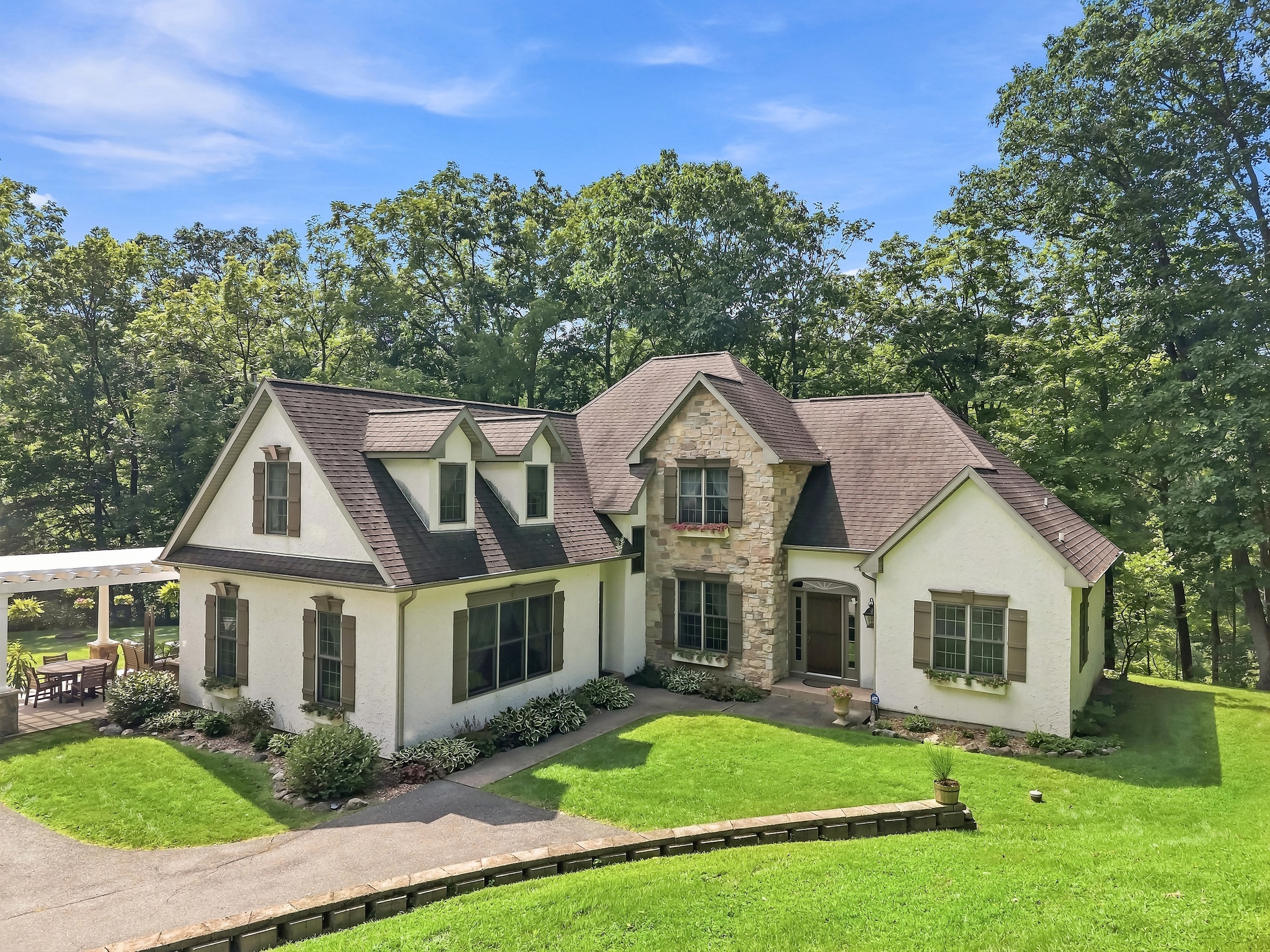 Aerial view of a premium home and its landscaped surroundings